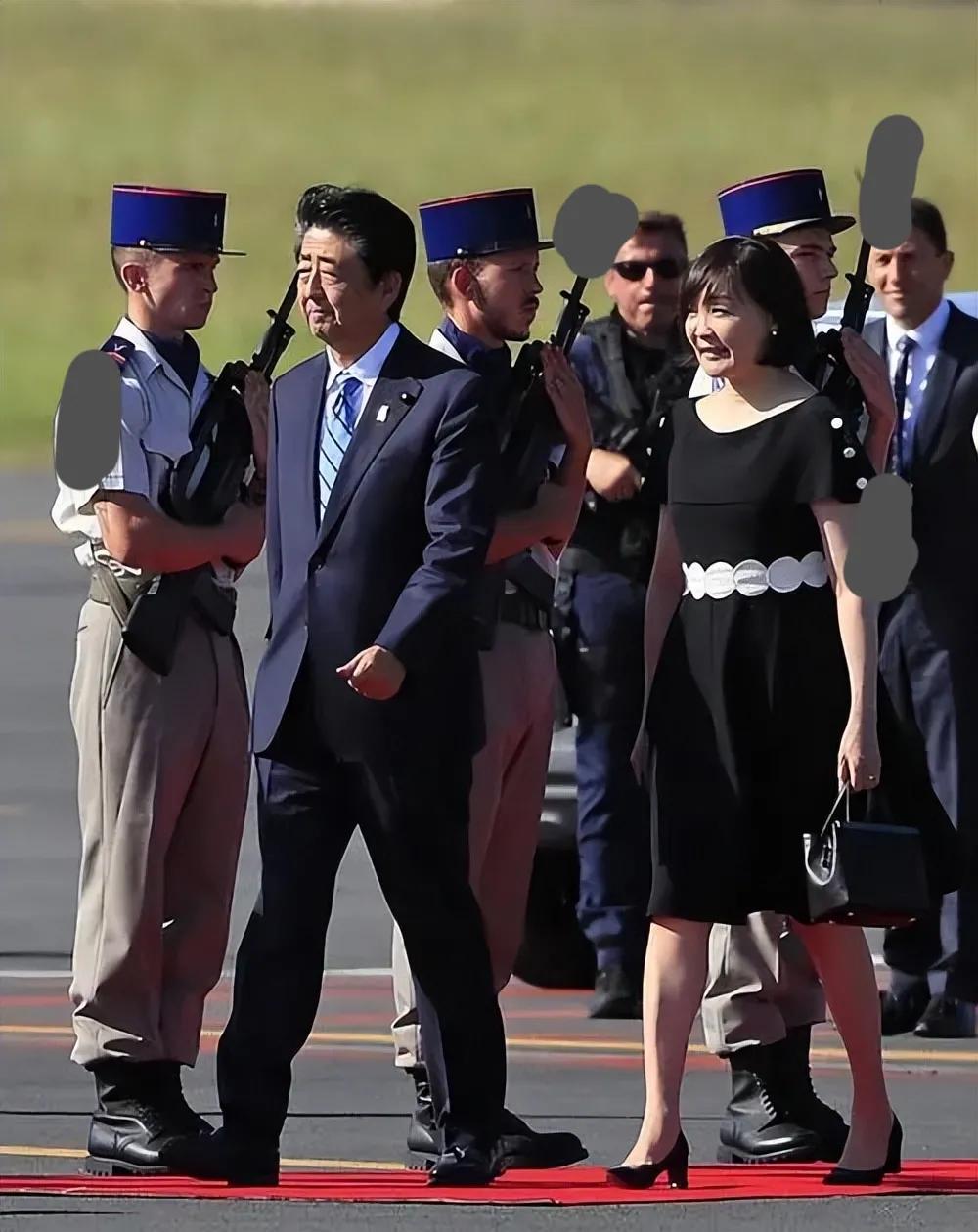 追星酗酒不生娃,网友眼中安倍晋三夫人安倍昭惠,到底有多不靠谱_日本