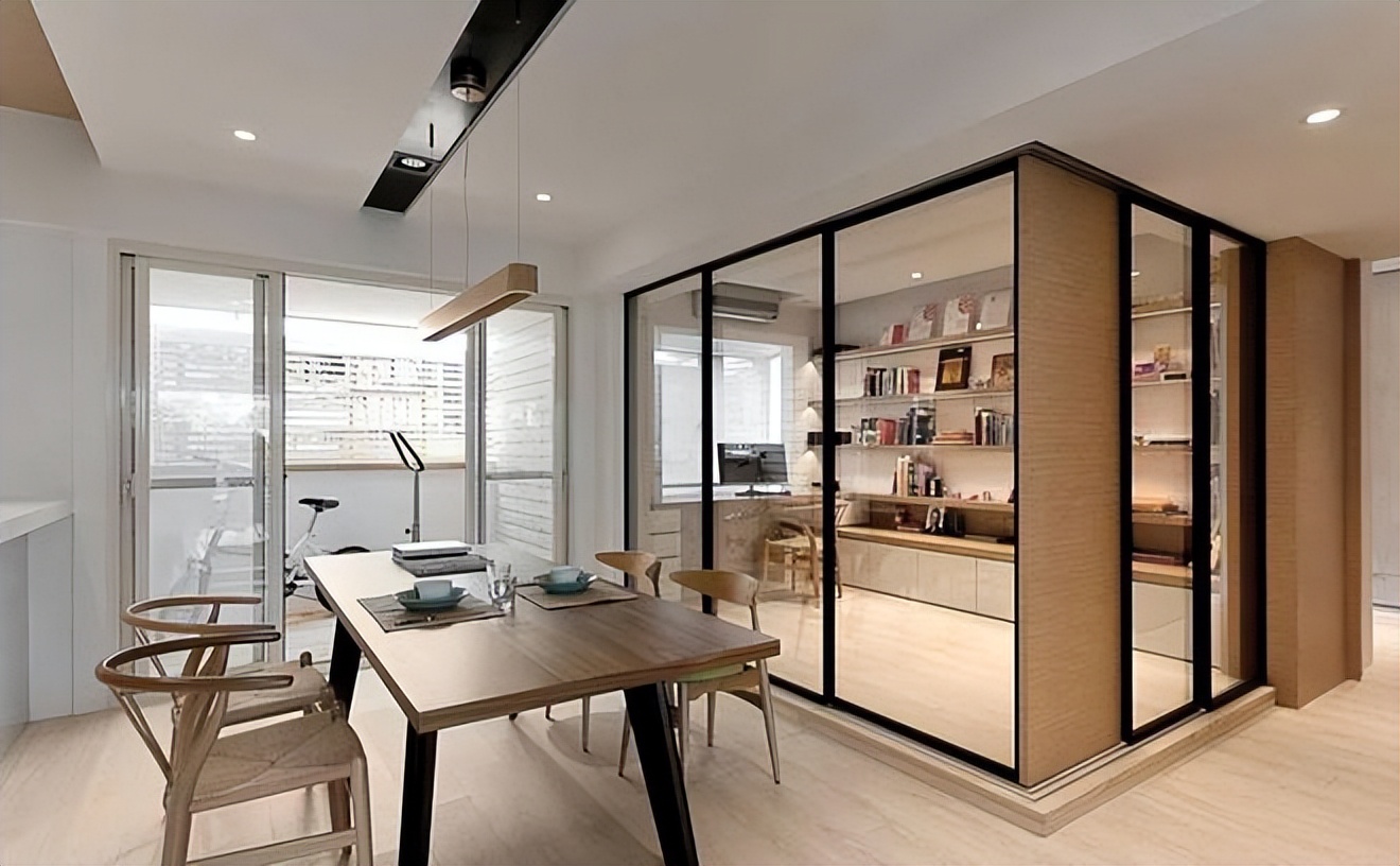 一年到头不来客人现在年轻人都不要客厅了整面墙打柜子成书房