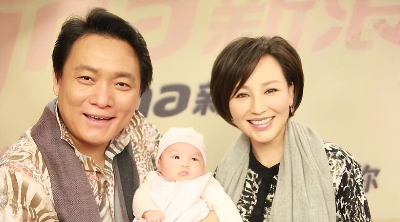 岳丽娜:瞒着父母嫁给穷小子,在地下室住了11年,今丈夫成大导演