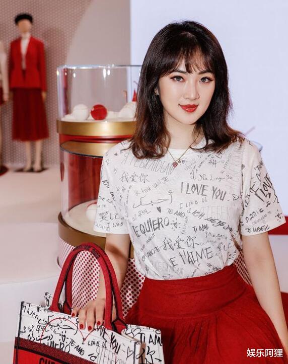 原创姚安娜否认美身份后网友扒出她哈佛录取信息中英文名显示美身份