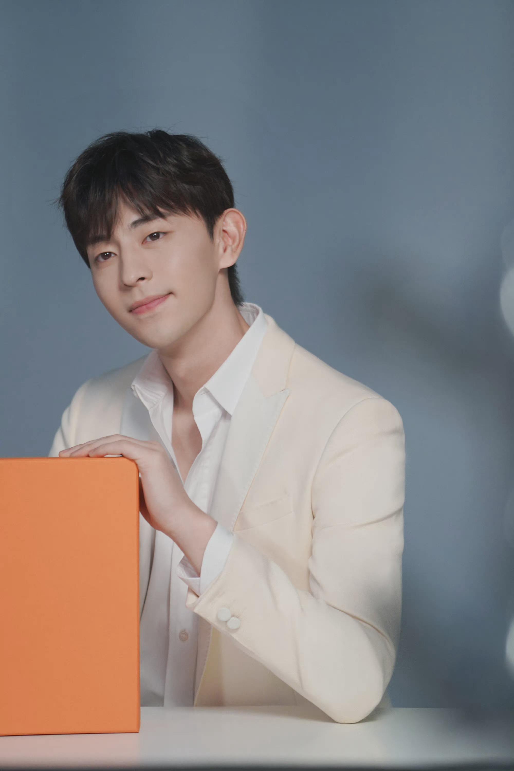 原创邓伦从演员到封只用了24个小时赚了那么多钱为啥要偷逃税