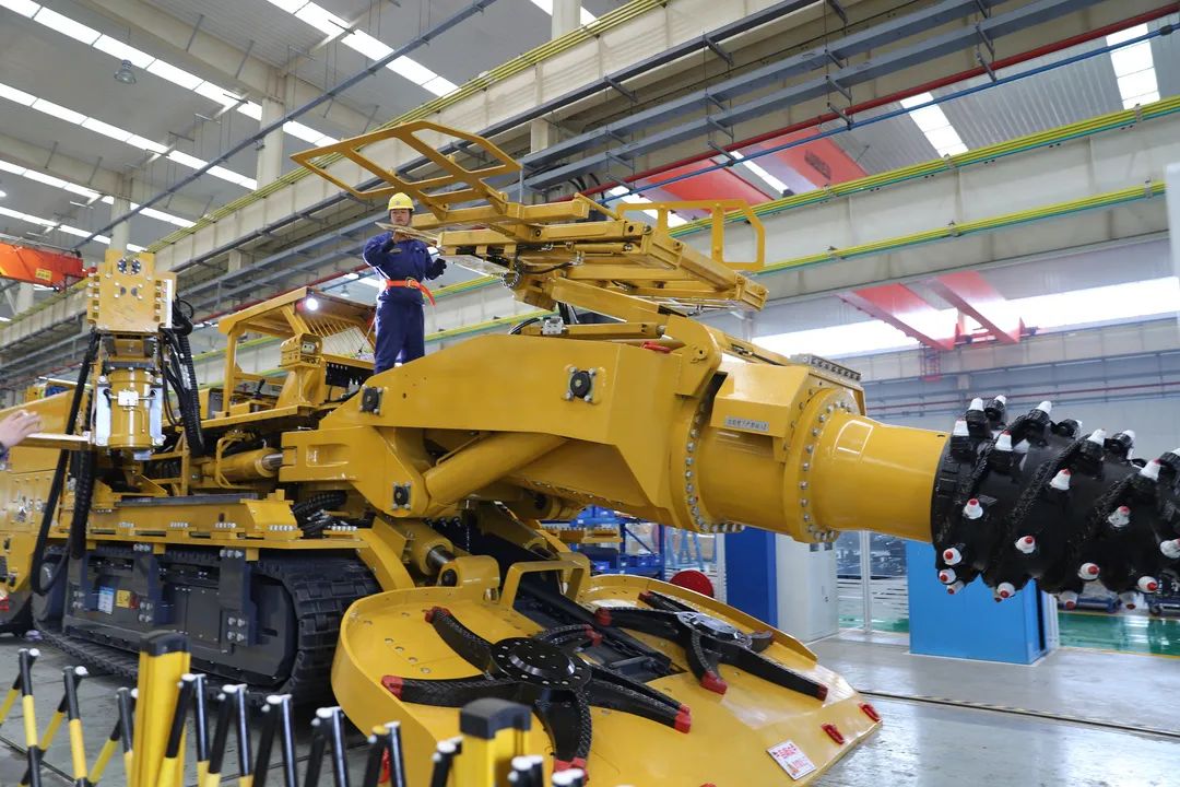 采集数据,并与矿业巨头开展合作,探讨,试验,打造多元化煤矿机械型谱