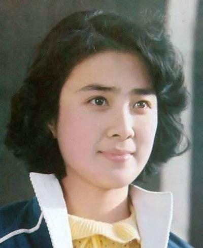 14岁出道,被誉为"最美妲己",却因吸毒毁形象,今56岁判若两人_傅艺伟