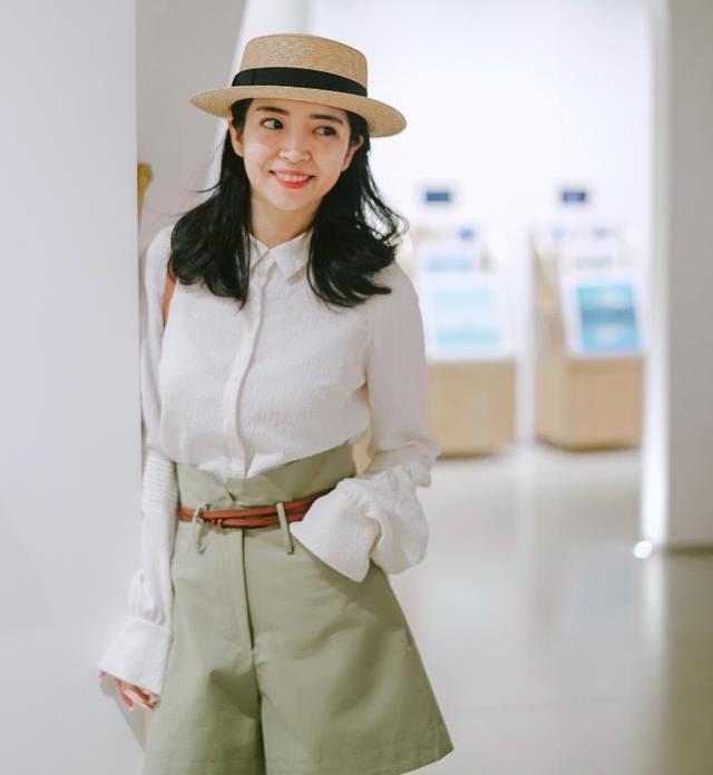 夏季理想穿搭,看三木时尚博主穿衬衫配外短裤,优雅时髦好高级_女生_版