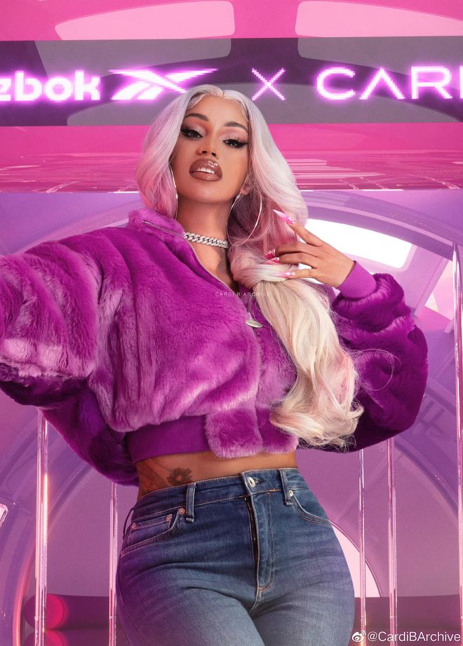 从贫民窟到顶奢代言人,骂卡戴珊是学人精,还敢甩川普老婆裸照…_cardi