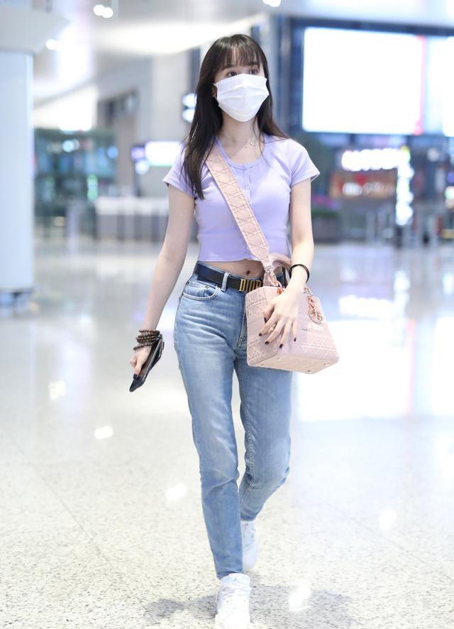 原创袁冰妍引领时尚香芋紫三分衣配直筒裤45kg体重太真实