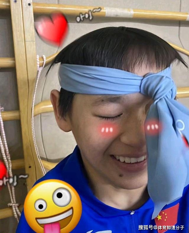 原创搞笑达人全红婵戴紧箍咒搞怪满脸陶醉陈若琳看到后哈哈大笑