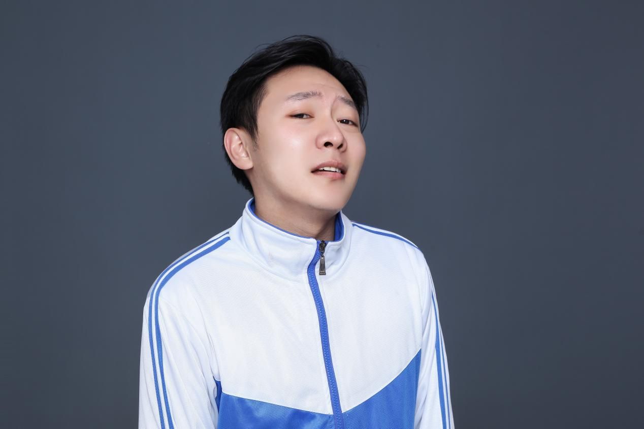 与德云社境遇相同严值高脱口秀治愈青岛