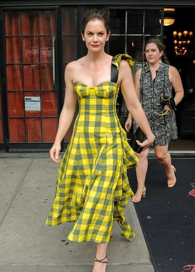 包贝尔晒ai换脸女装造型,"男相女身"看着很个性,一般人难欣赏_时尚