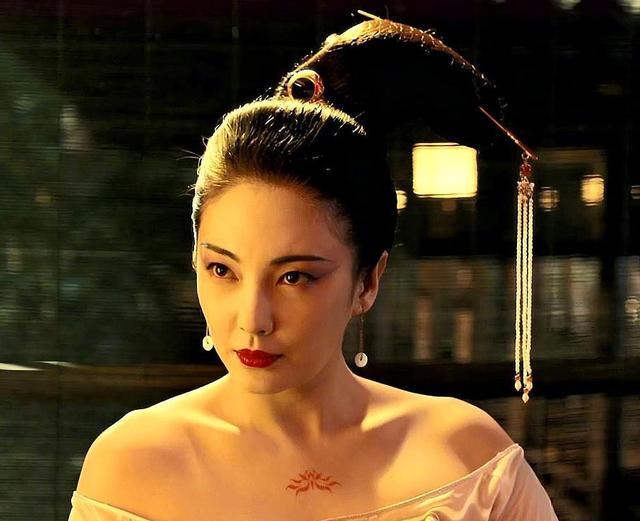 姐姐团综古装造型,孟佳清丽,张雨绮惊艳,被万茜美到了