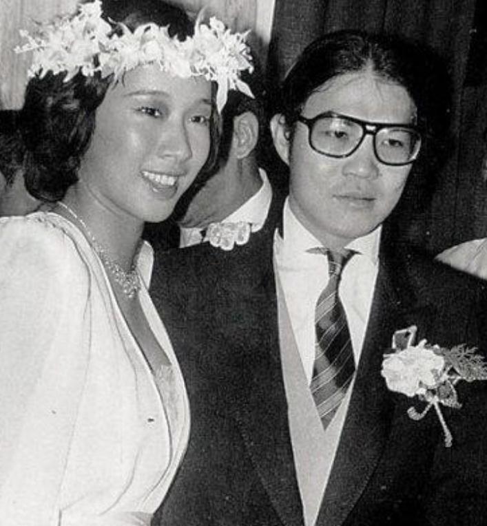 原创昔日六大港姐同框比美朱玲玲站c位气质好陈凯琳低调站边缘