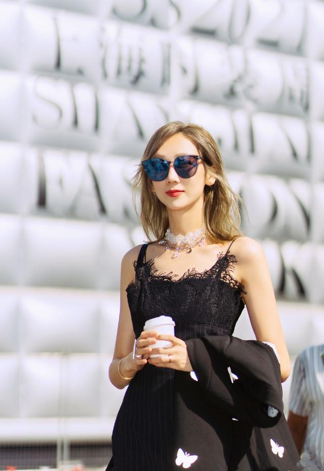 原创陈浩民太太蒋丽莎罕见晒写真照五年四胎身材不走样太励志了