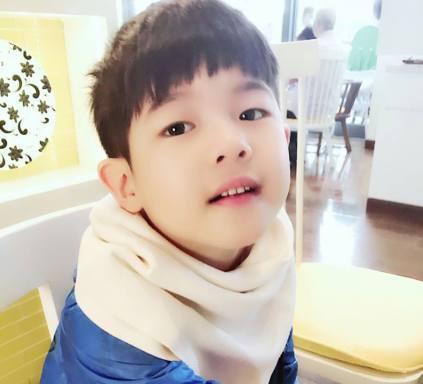 看到安吉练琴哭,有多少人想到自己小时候被父母逼着去练琴,那种感觉真