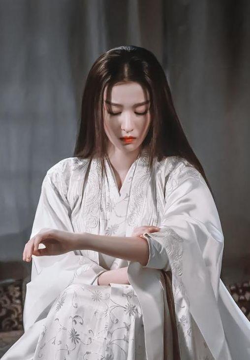 肖战新剧杀青,女配角的颜值高,女主角却被吐槽不够漂亮