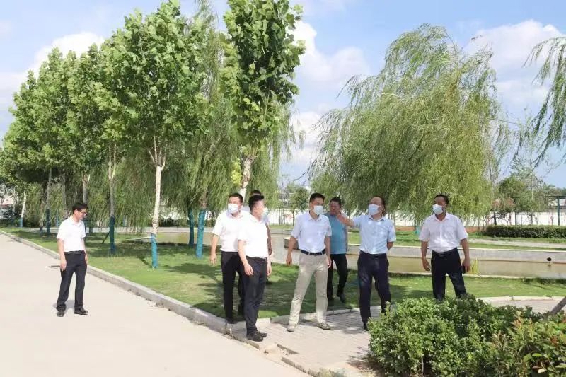 阜南县县委副书记县长胡天立到朱寨镇中心学校调研指导工作