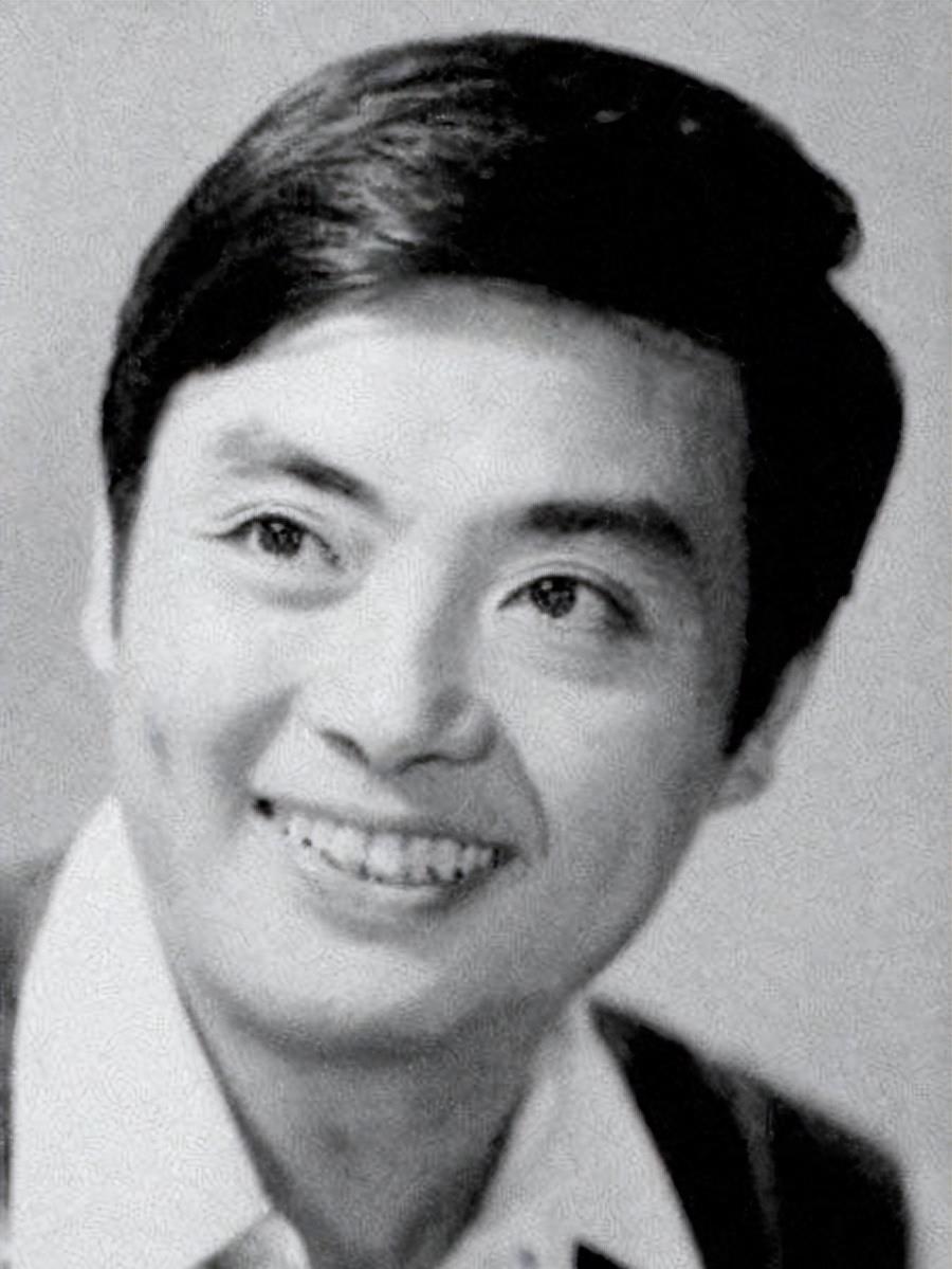 老戏骨毛永明:美男子变霸气光头认不出,现定居美国,子孙满堂