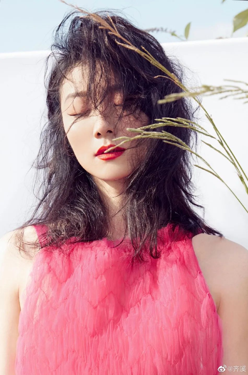 齐溪是内地实力派女星,她曾接演过《浮城谜事》《万物生长》《奇迹