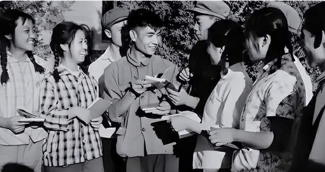 陈其五曾经参加过"一二九运动",在红军革命中做出了贡献,在新中国成立