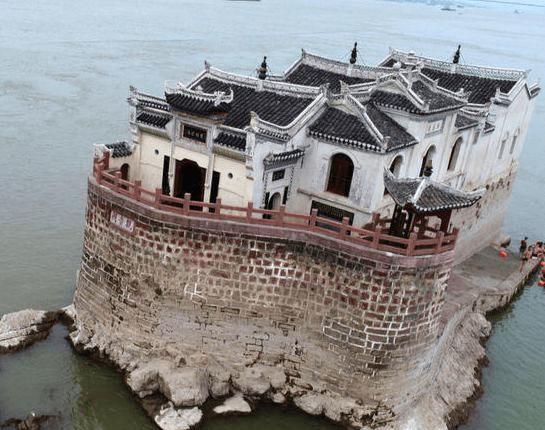 湖北一700年古寺，历经洪灾仍屹立不倒，被称“万里长江第一阁”