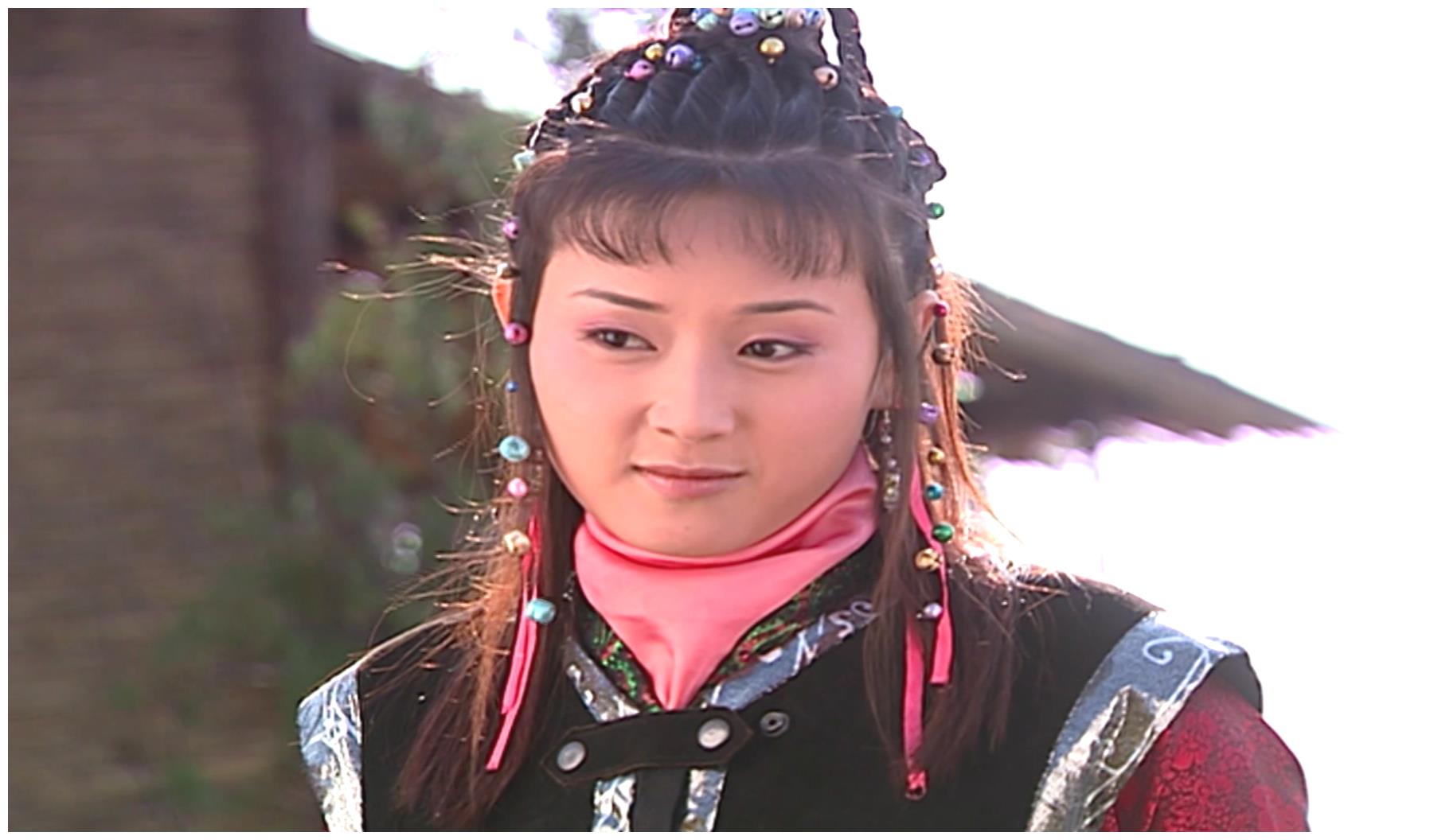 《侠客行》女主丁珰性格古灵精怪,满头小铃铛发饰,不怕影响听力
