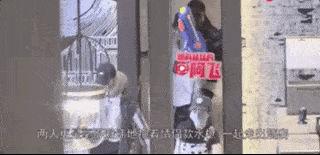 张天爱盛一伦罕见合体,一起做核酸共回女方家