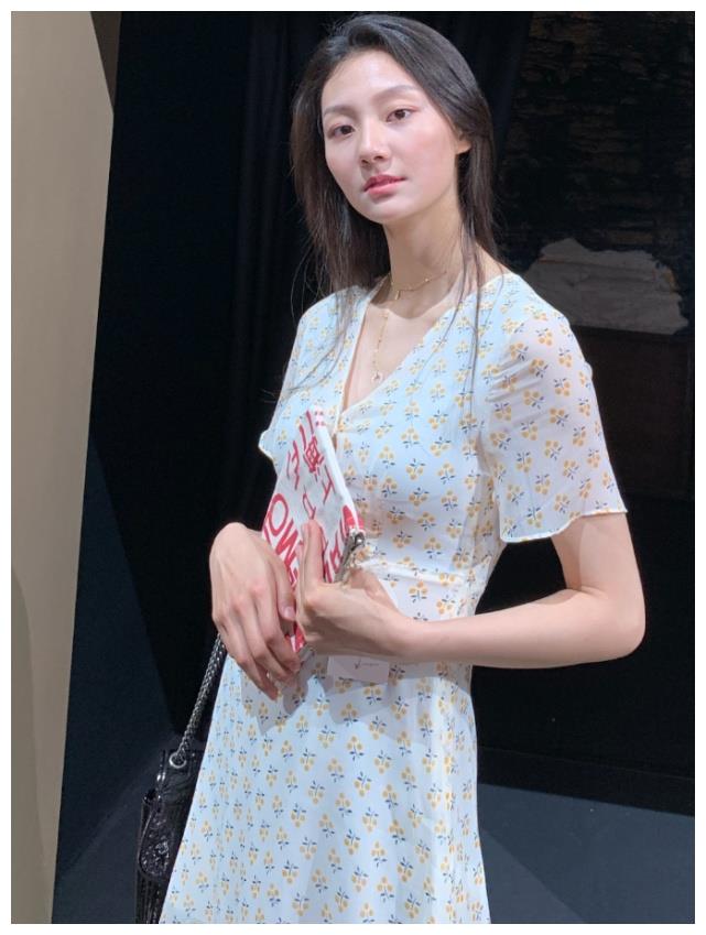 大写的服气,刘珂君穿一双"珠宝鞋",把白菜价穿出了高级感!