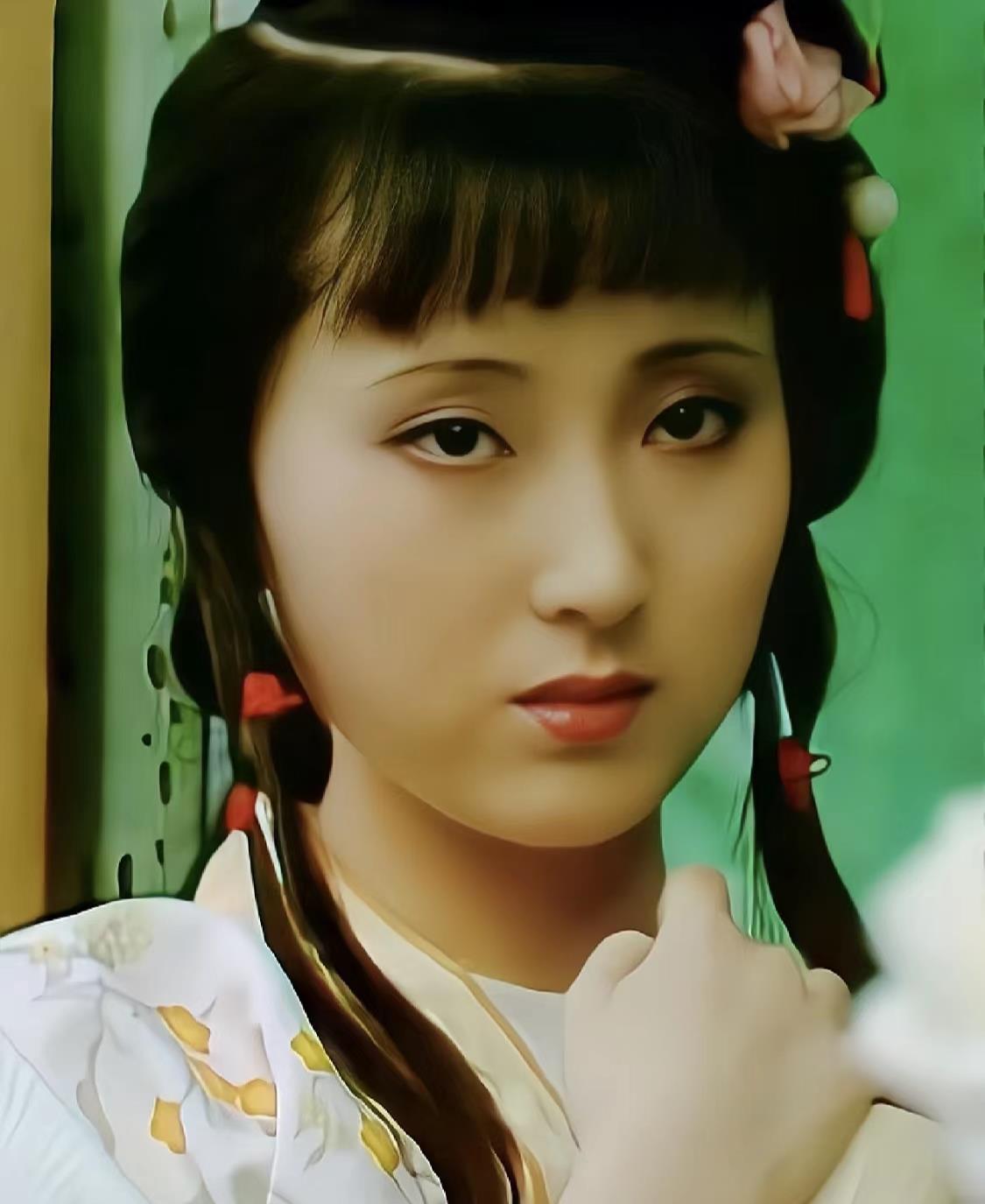 同样是演"林黛玉",把陈晓旭和蒋梦婕放在一起看,差距就出来了_红楼梦