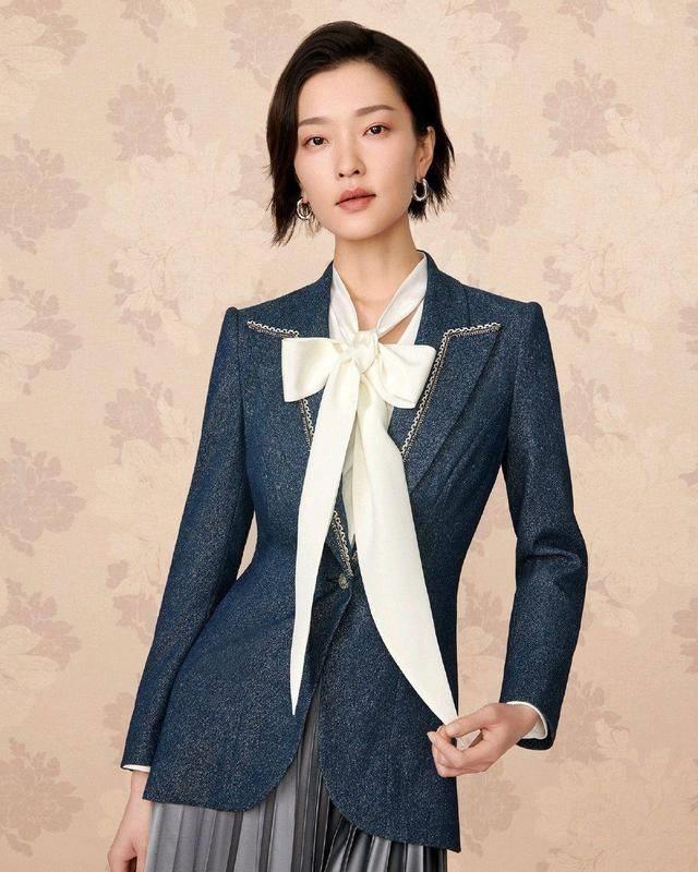 原创杜鹃示范秋季职场穿搭三套西装演绎出不同风情每一套都很高级