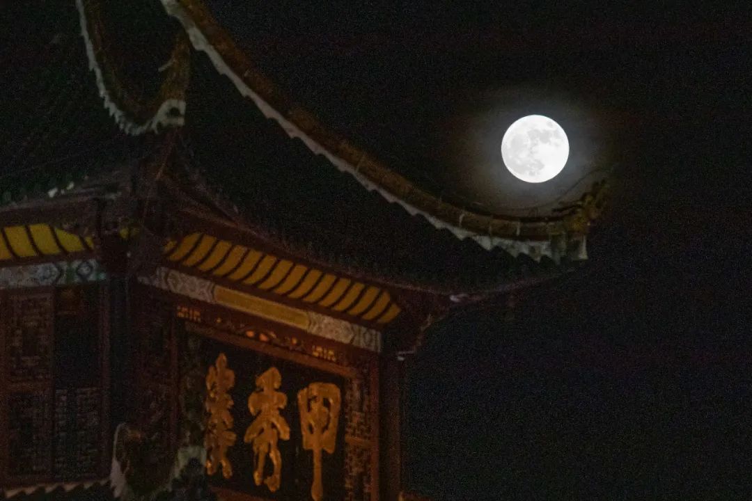 果然绝美！“超级月亮”现身贵州