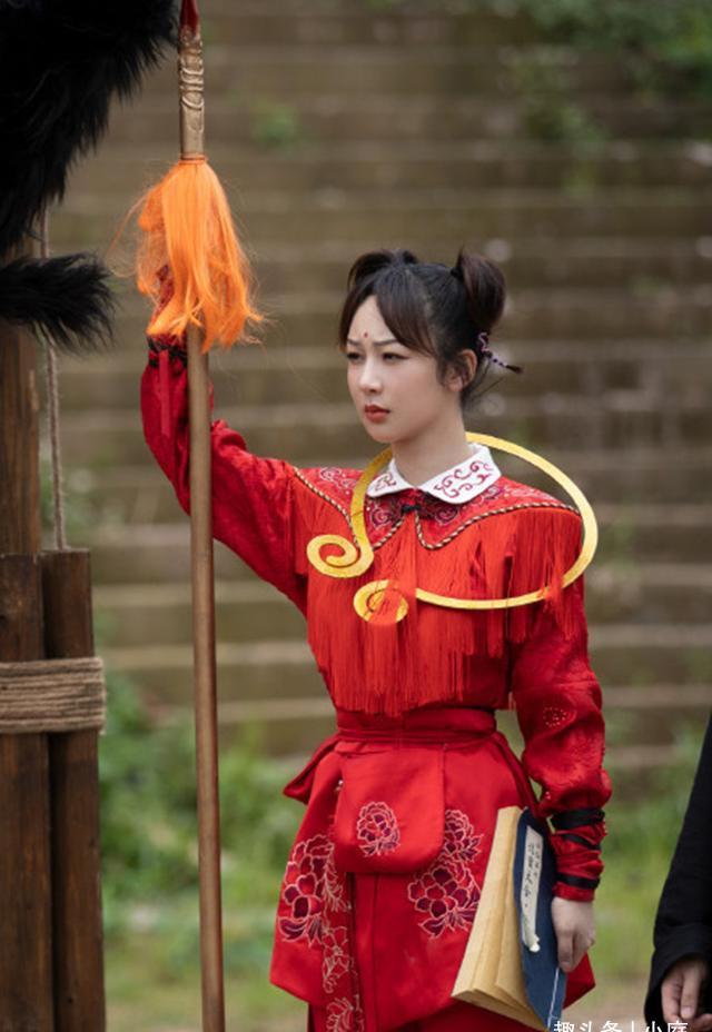 《萌探探探案》横店路透,杨迪扮容嬷嬷,杨紫扮紫薇等造型曝光_节目