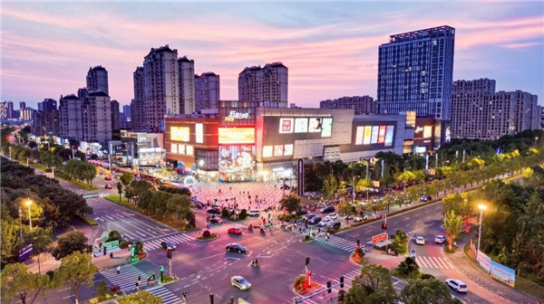 城市夜生活新地标余姚五彩城润街示范区开放