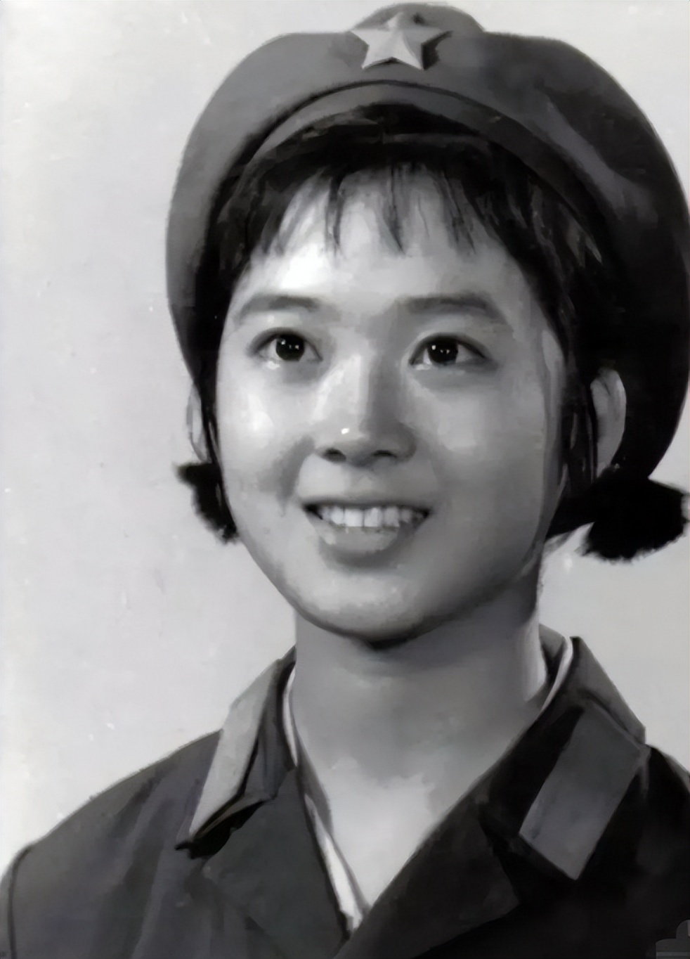 女兵70年代军装照图片