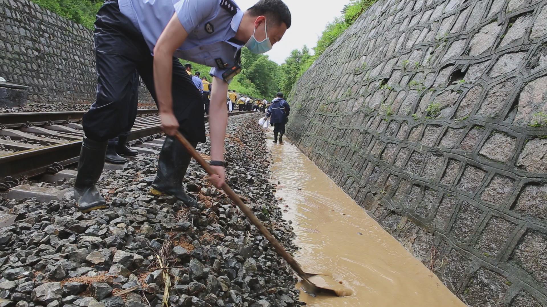 吉林站始发k7392/3,k1986/3次旅客列车,白山站始发k7394/1次旅客列车