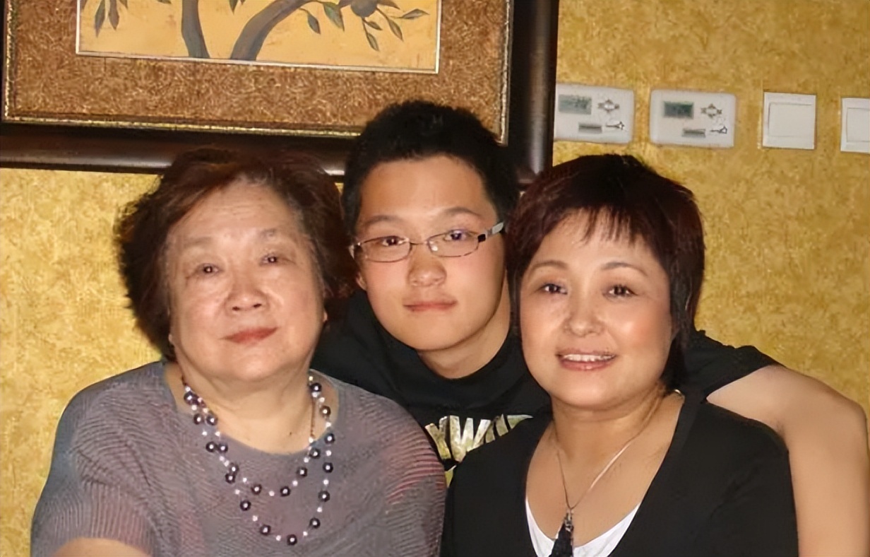 傅彪妻子张秋芳,帮离世丈夫还债,照顾丧子公婆17年,如今怎样了_陈欣怡