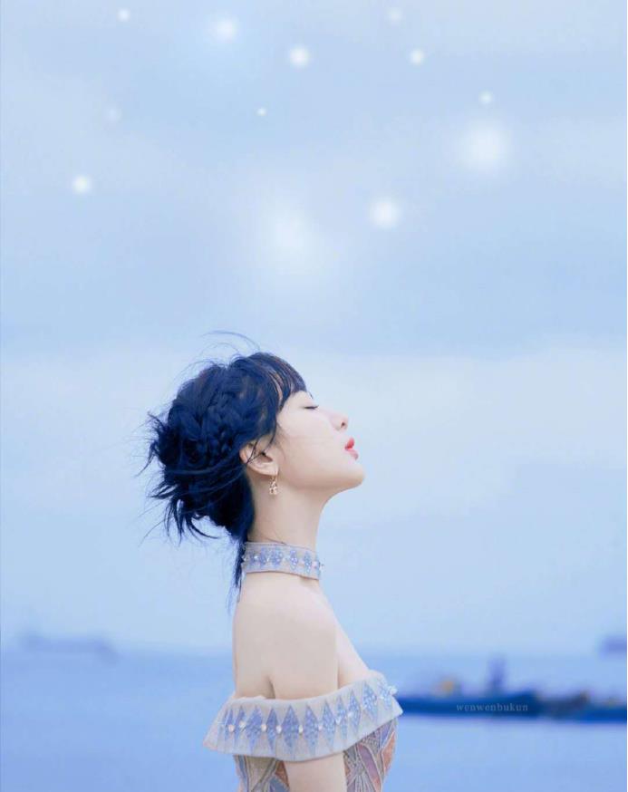 杨紫蓝色纱裙太美了!