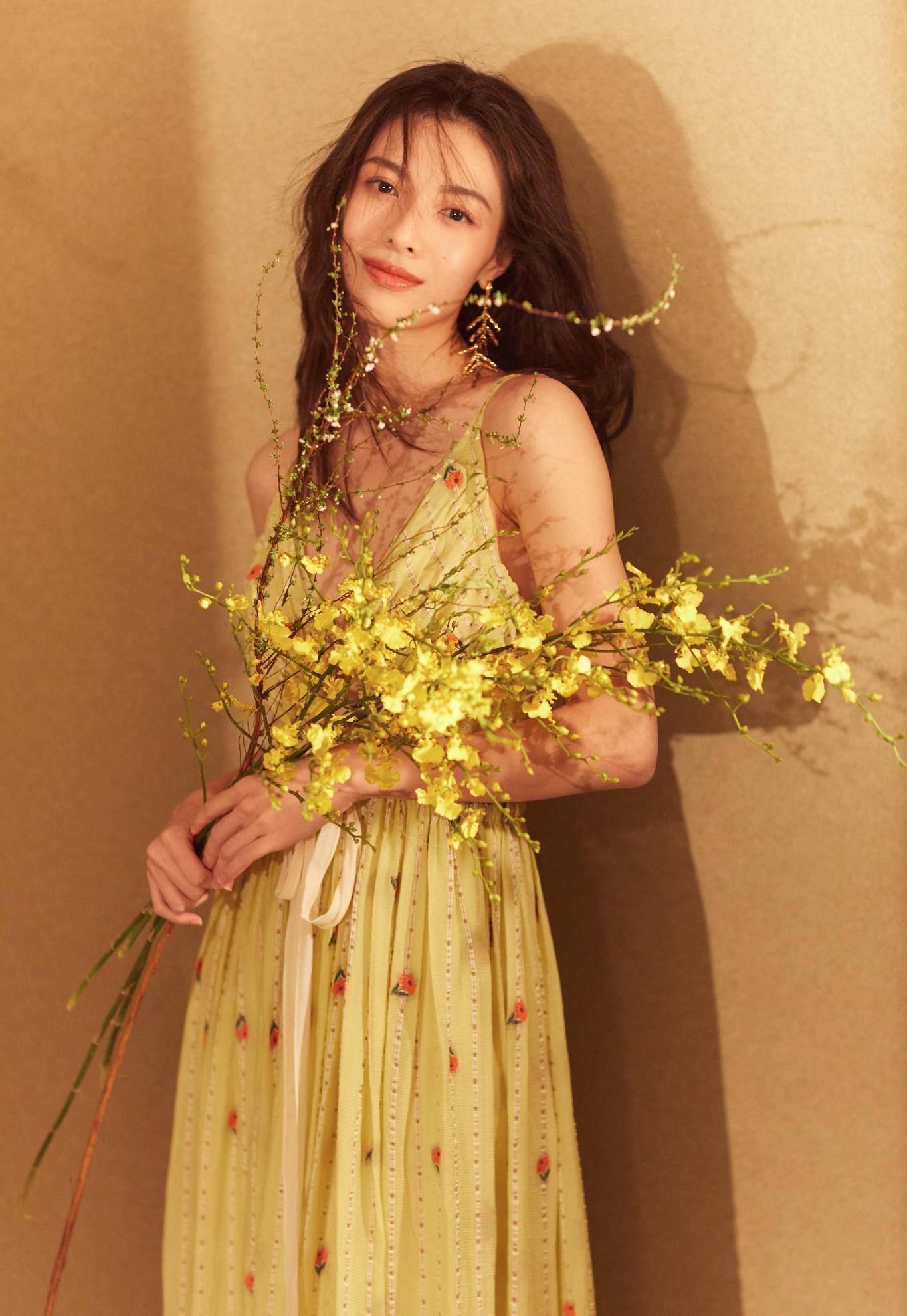 原创绝美复古女孩钟楚曦红配绿大胆撞色为漂亮姐姐爆肝尖叫