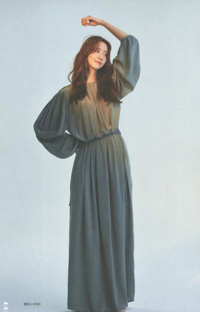 林允儿生日造型曝光,身穿绿色碎花裙甜美俏皮,30岁依旧像少女_部分