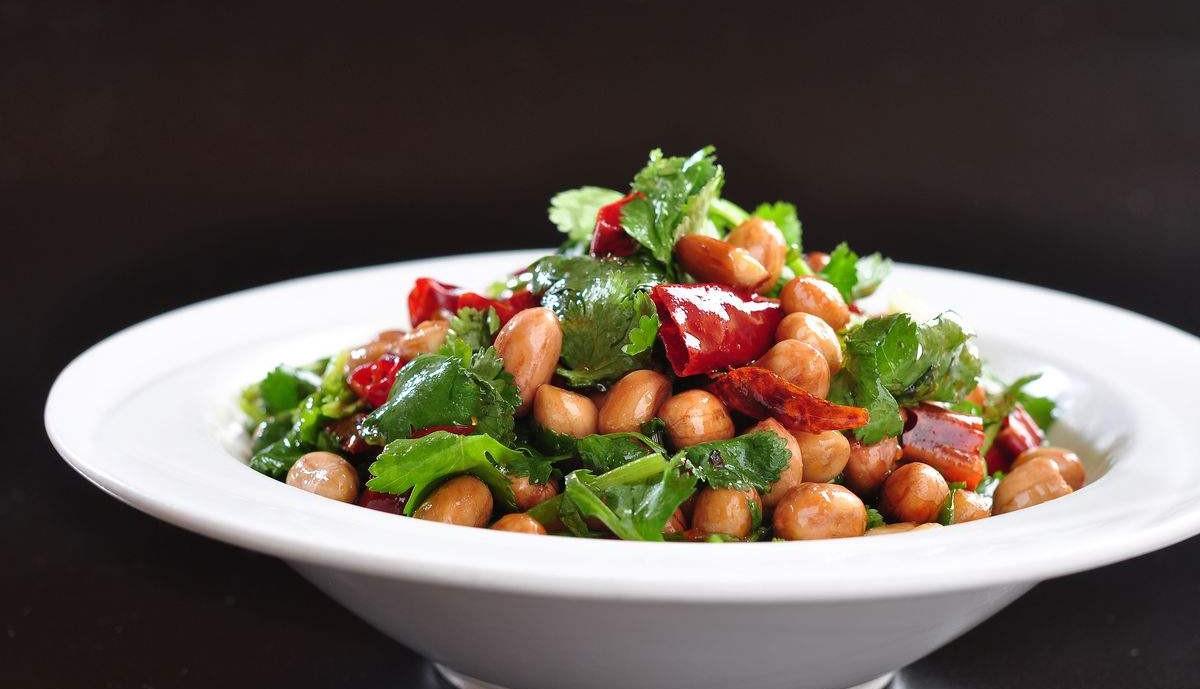 年夜饭不可缺的凉拌菜,色香诱人,便宜又简单_花生米_香菜_满嘴