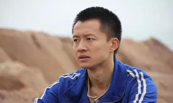 他又接到了一部大制作的电视剧《知青》,在里边饰演男一号赵天亮