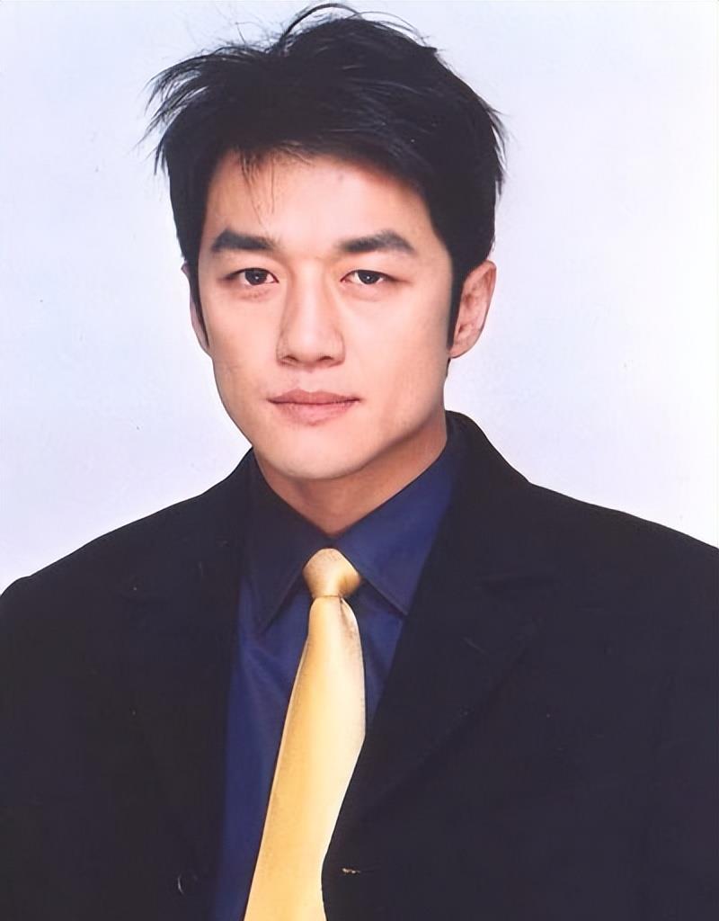 原创李亚鹏的魔法前任周迅前妻王菲现让小19岁模特为其生女