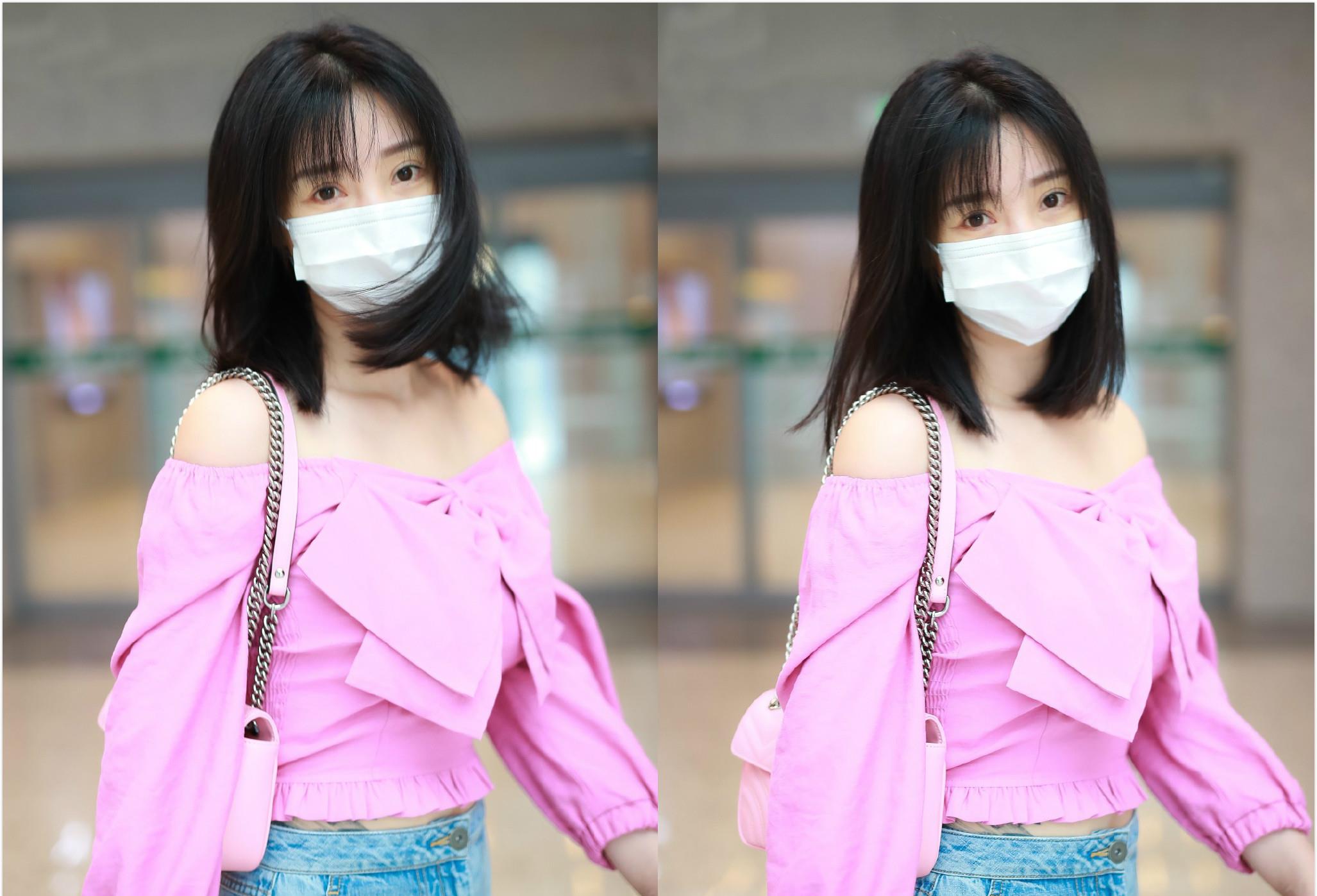 原创柳岩打扮好少女粉色蝴蝶结上衣配牛仔裤凹出长腿还美回18岁