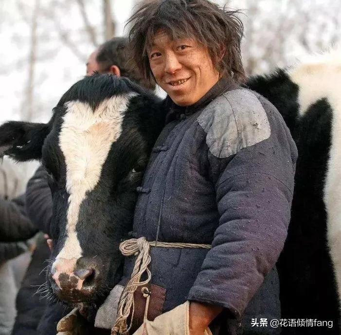 黄渤饰演电影《斗牛》时,为了贴合角色牛二,达到蓬头垢面的效果,每天