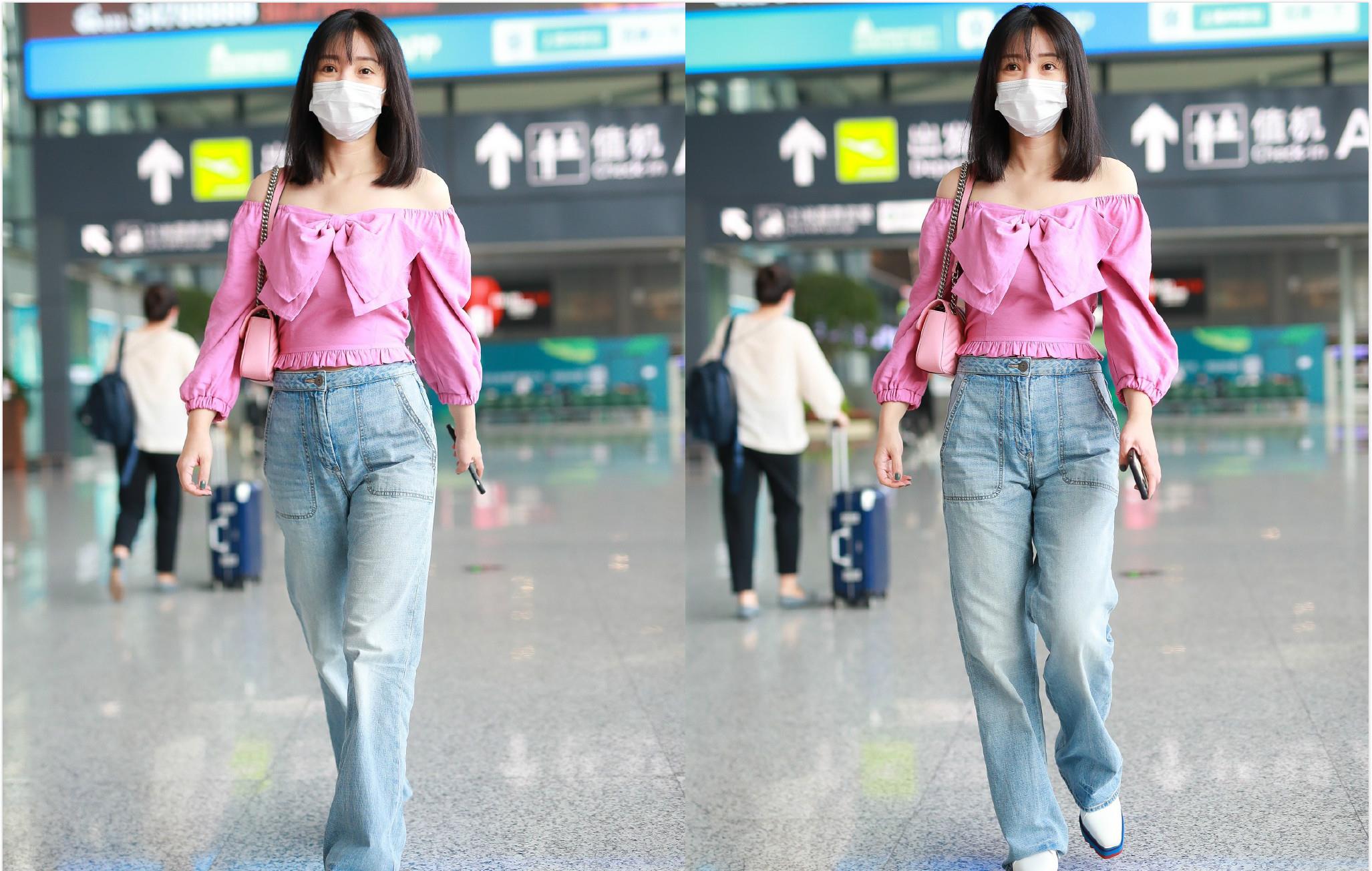 原创柳岩打扮好少女粉色蝴蝶结上衣配牛仔裤凹出长腿还美回18岁