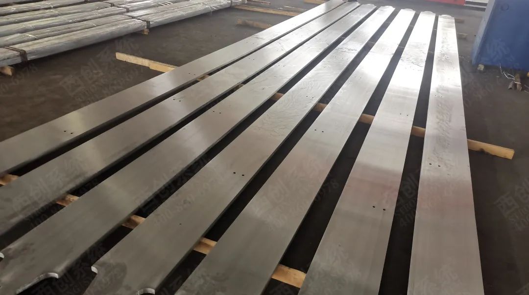 12米大跨度玻璃幕墙精制不锈钢肋板