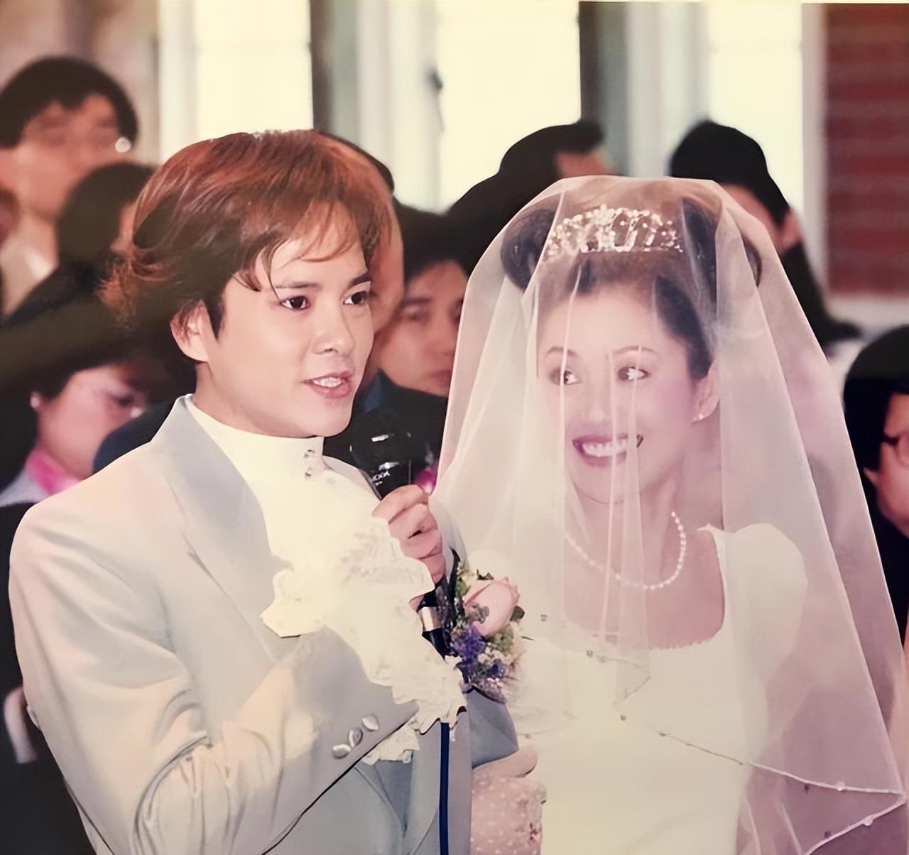 "卖货被嘲,拒绝富商,陷入骂战:余生,她只取悦自己_梁小冰_陈法蓉_生活