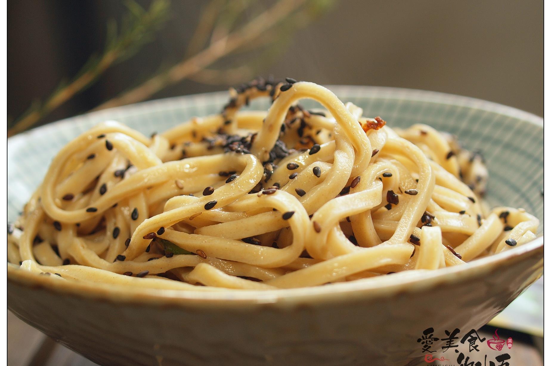 原创芝麻甜捞面潮汕的一碗传统干捞面让人意想不到的味觉享受
