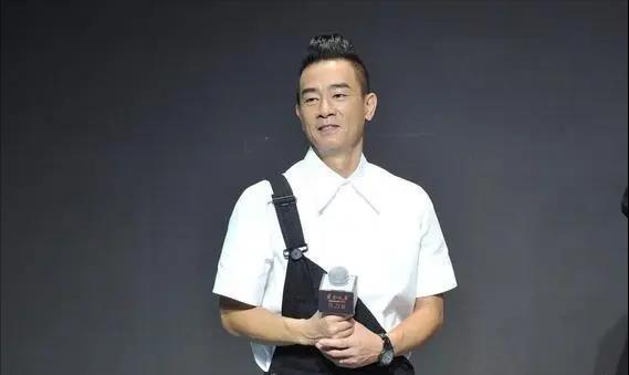 原创山鸡哥陈小春43岁时与应采儿情投意合如今55岁生活幸福