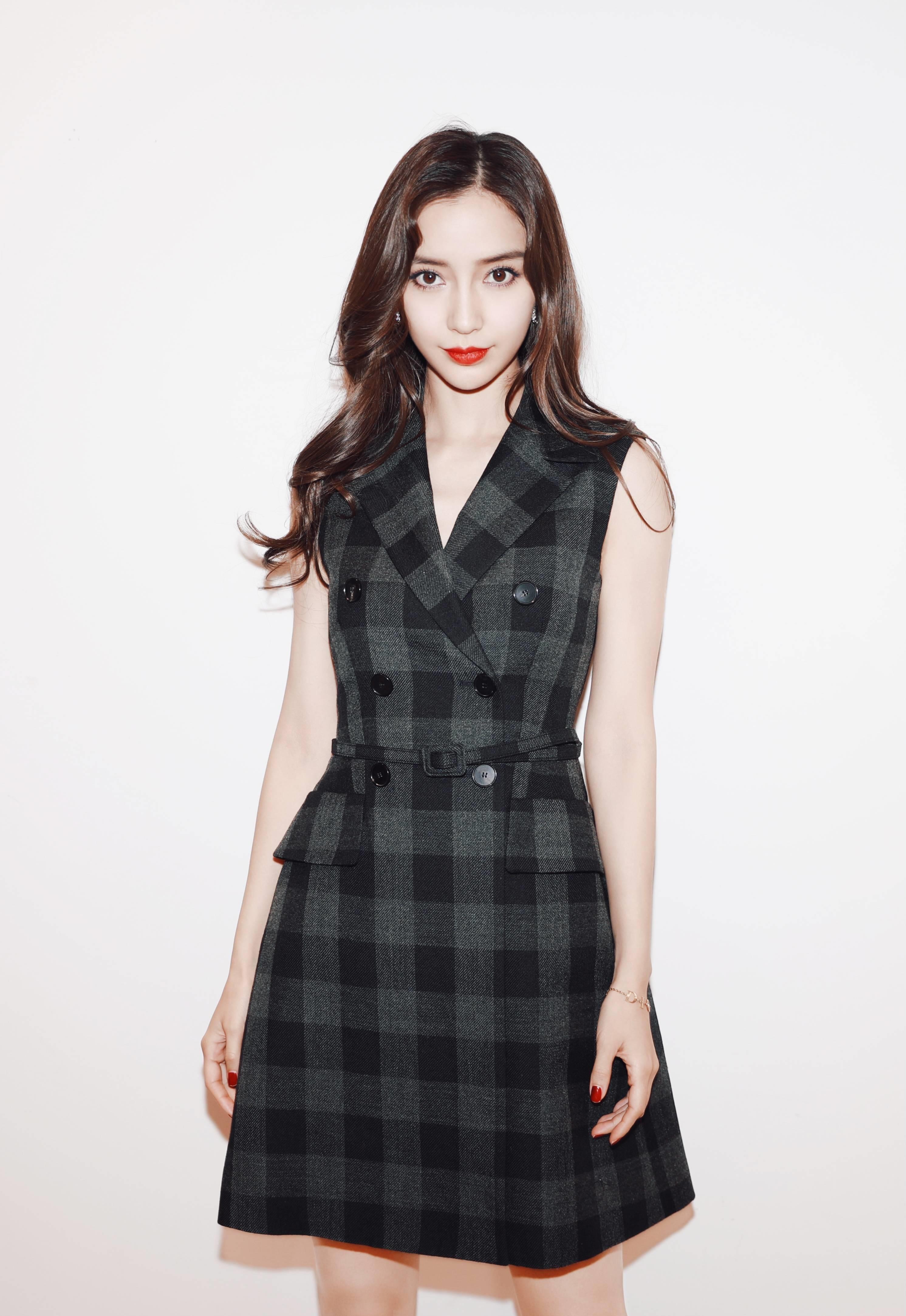 angelababy的摩登时尚大片,黑背心配皮裤,性感又高雅_衣服_感觉_礼服