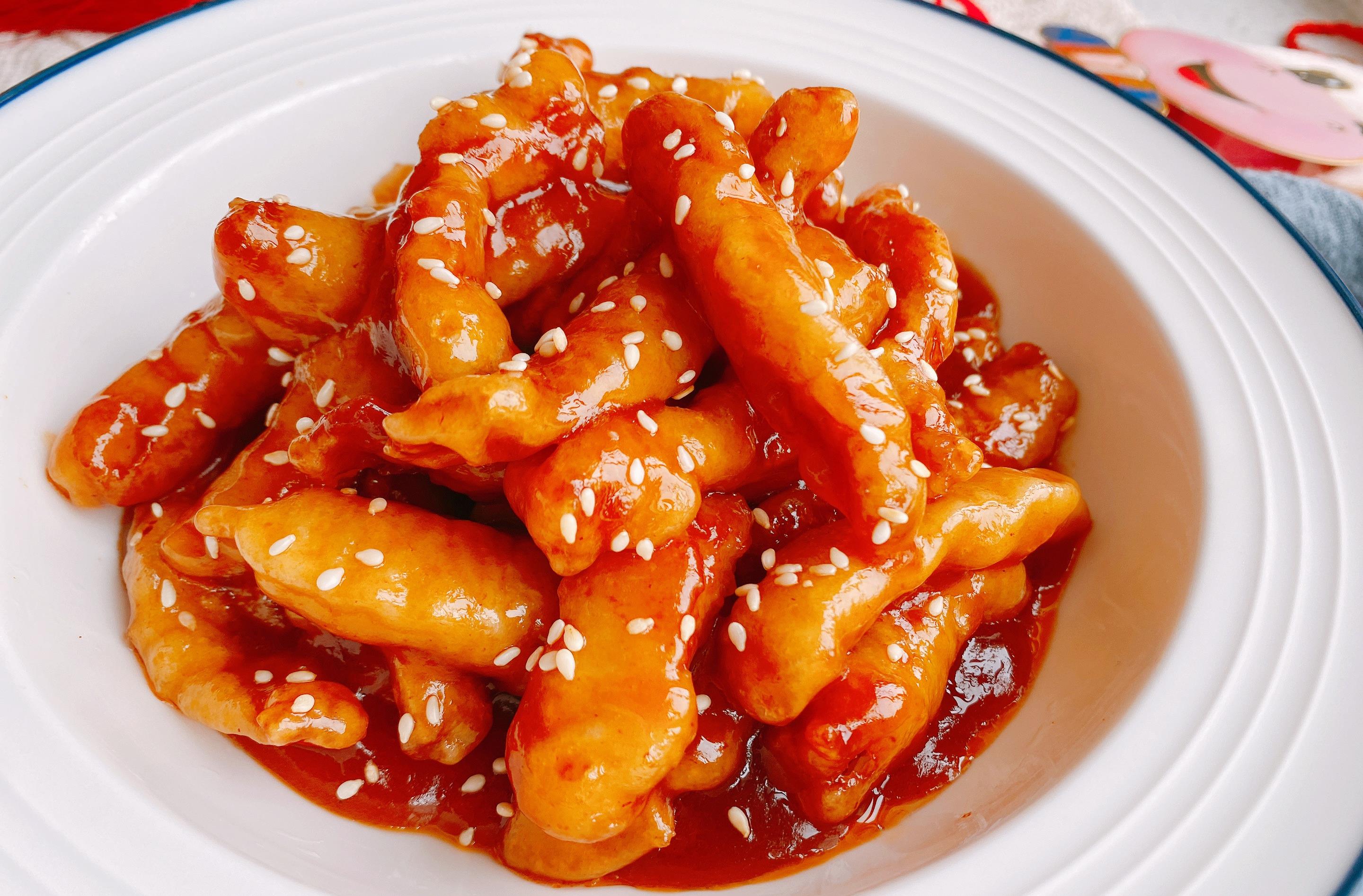 年夜饭必备糖醋里脊,万能糖醋汁和挂糊技巧分享给你,酥脆不回软_面糊