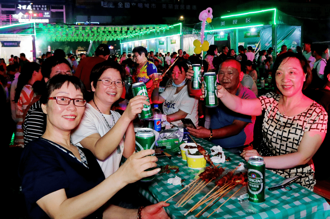 冰爽青啤带你清凉一夏第十届建德7017新安江青岛啤酒节昨晚开启